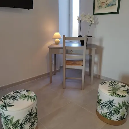 Le Petit Caboulot En Pleine Nature Hotel 2*