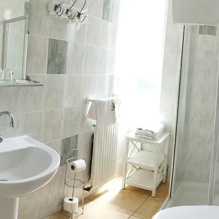 Le Petit Caboulot En Pleine Nature Hotel 2*