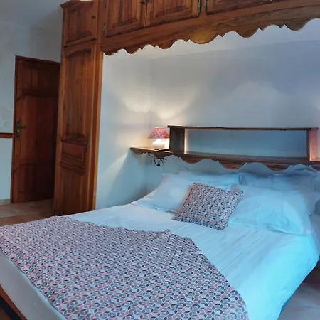 Hotel Le Petit Caboulot En Pleine Nature 2*